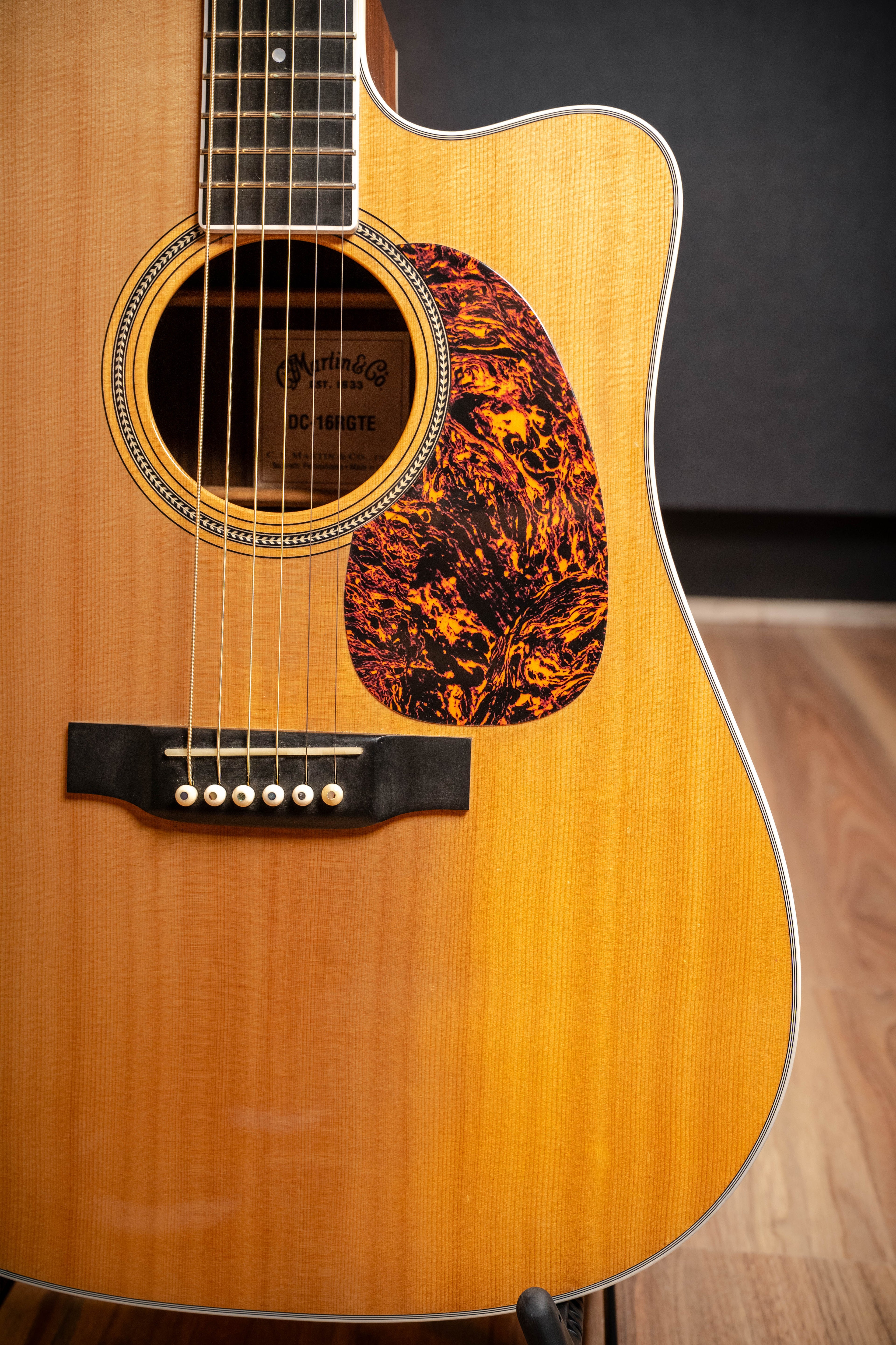 Martin DC-16RGTE Aura w/Case - Pre-Owned
