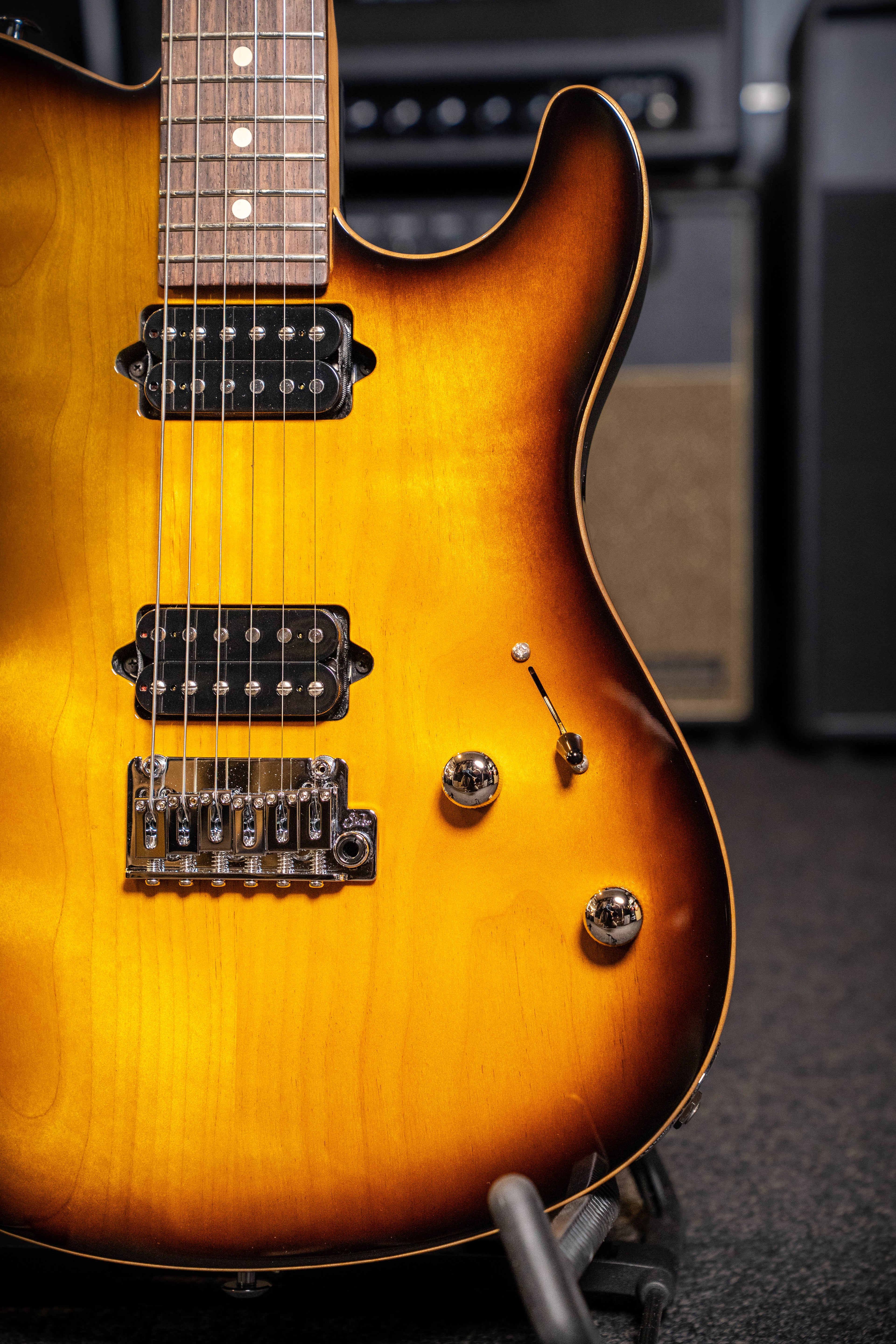 Suhr OSO Short Scale Electric Guitar - Alder - 2-Tone Tobacco Burst RW - 2-Post