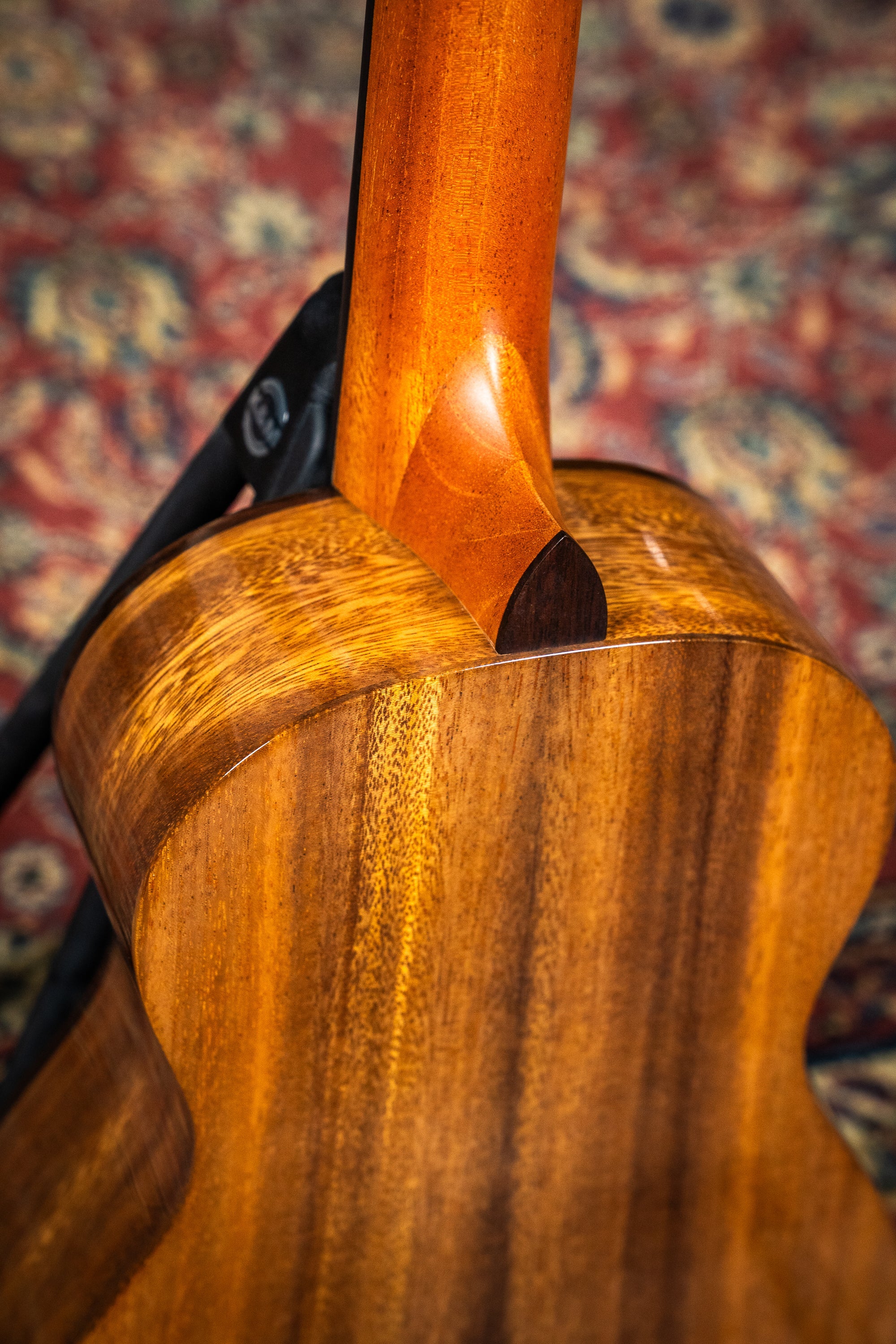 Pono AT-O Oihana Series Tenor Ukulele - Acacia