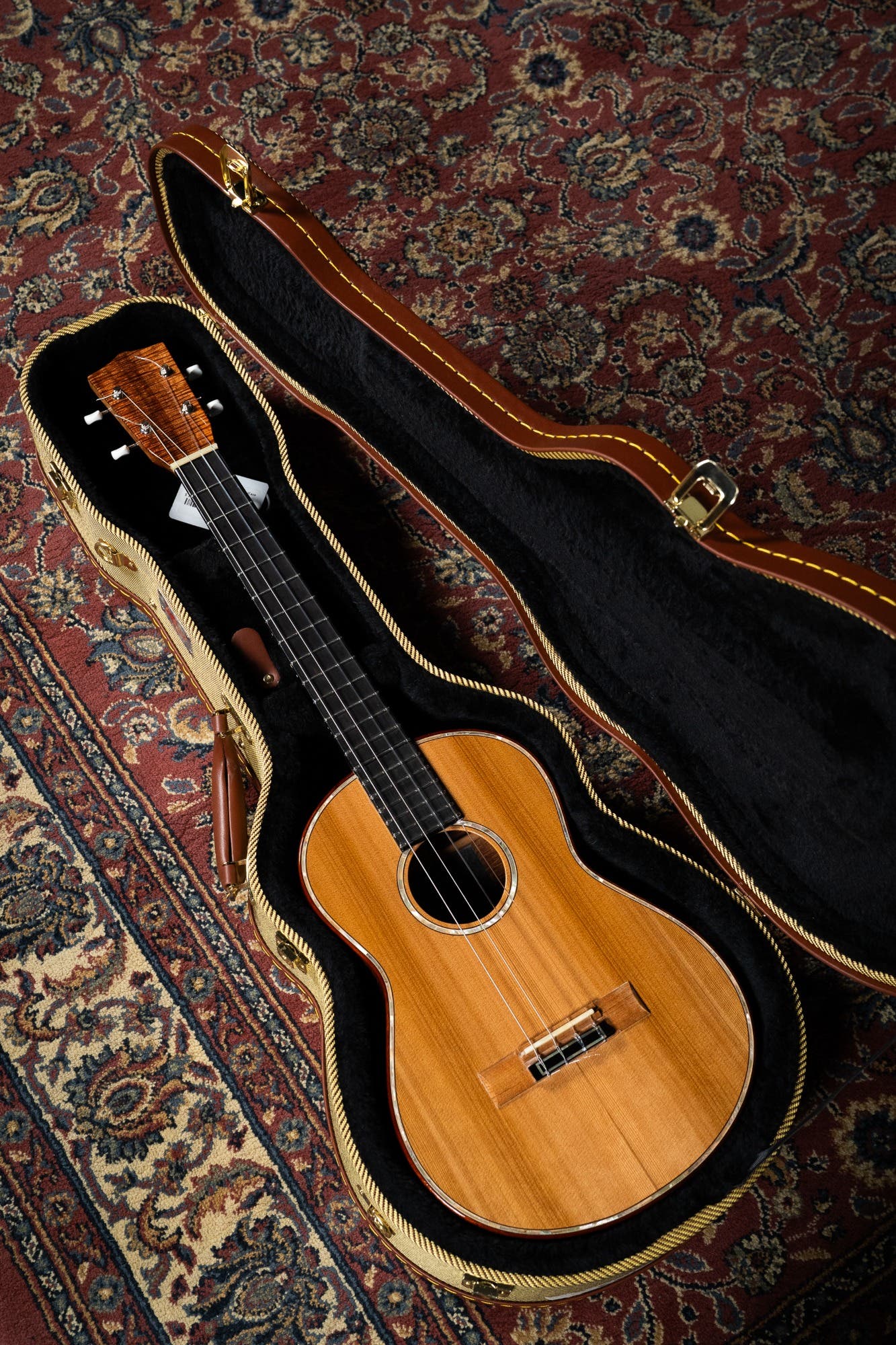 Szabadics Baritone Ukulele #20 w/Case - Western Red Cedar / Blackwood