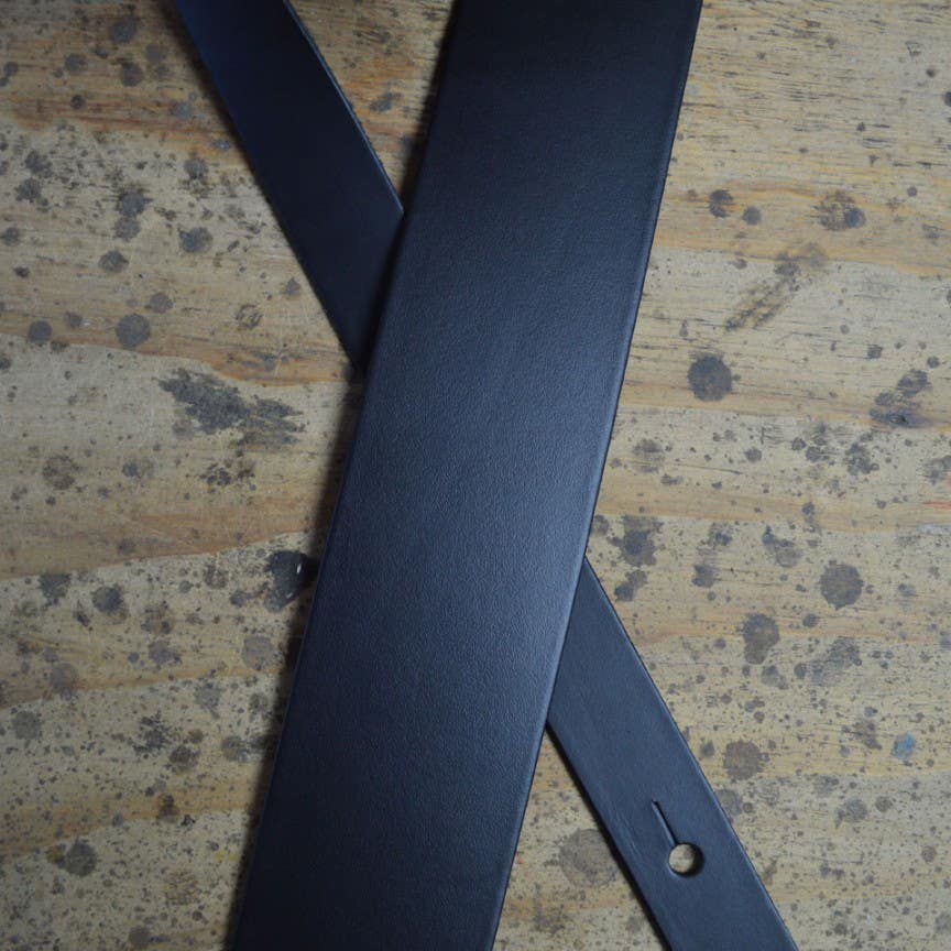 Colonial Basic 2.5" Leather Guitar Strap - Black