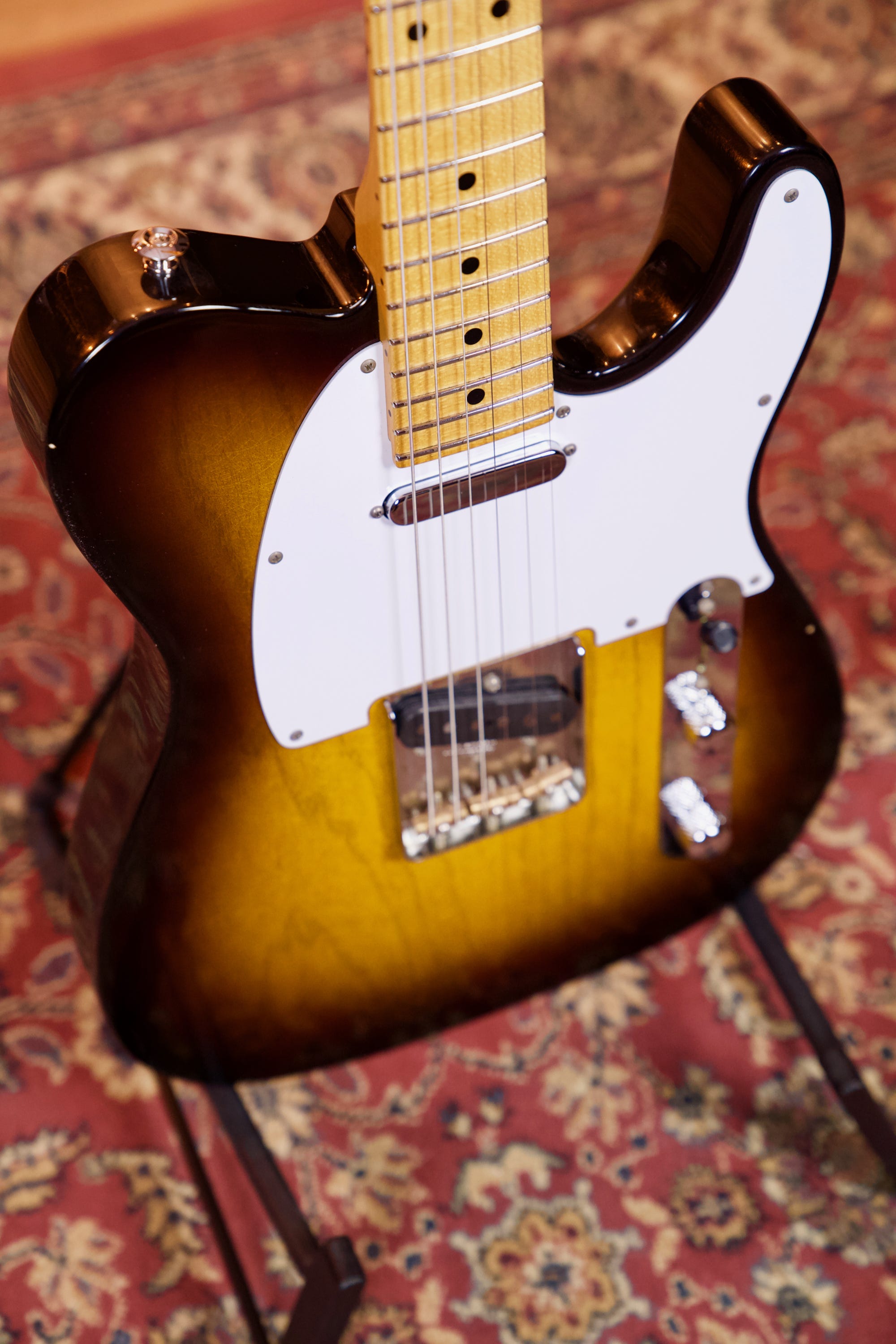 Suhr Classic T Antique Electric Guitar - 2-Tone Sunburst MN