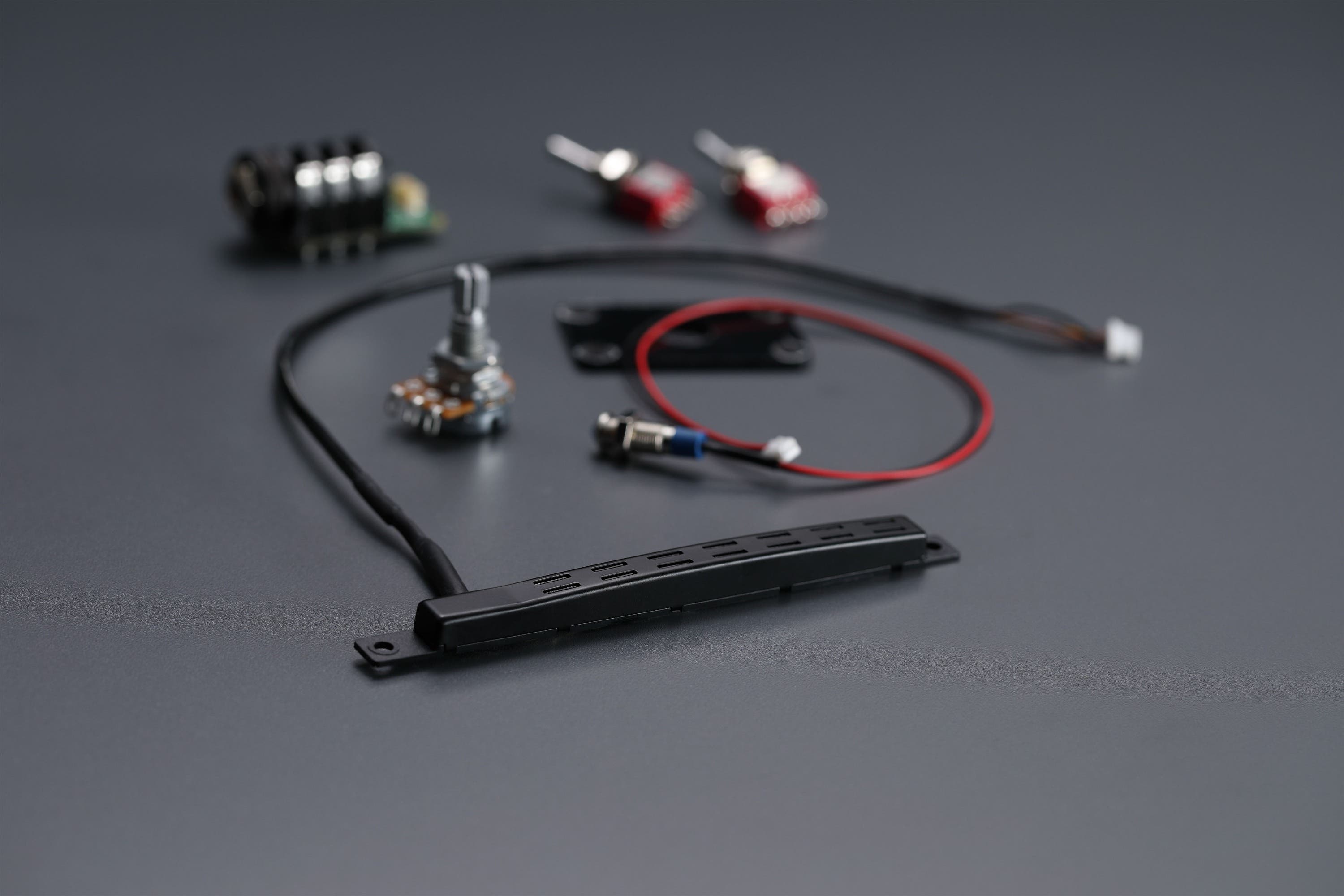 Boss GK5KITG7 Divided Pickup Kit – 7-string Electric Guitars