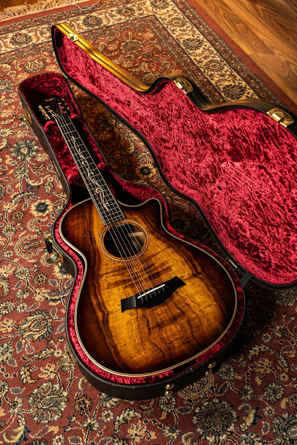 Taylor K22ce 12-Fret Acoustic Electric Guitar w/Case